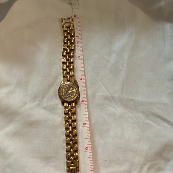 Vintage Fendi gold watch. - Picture 2 of 5